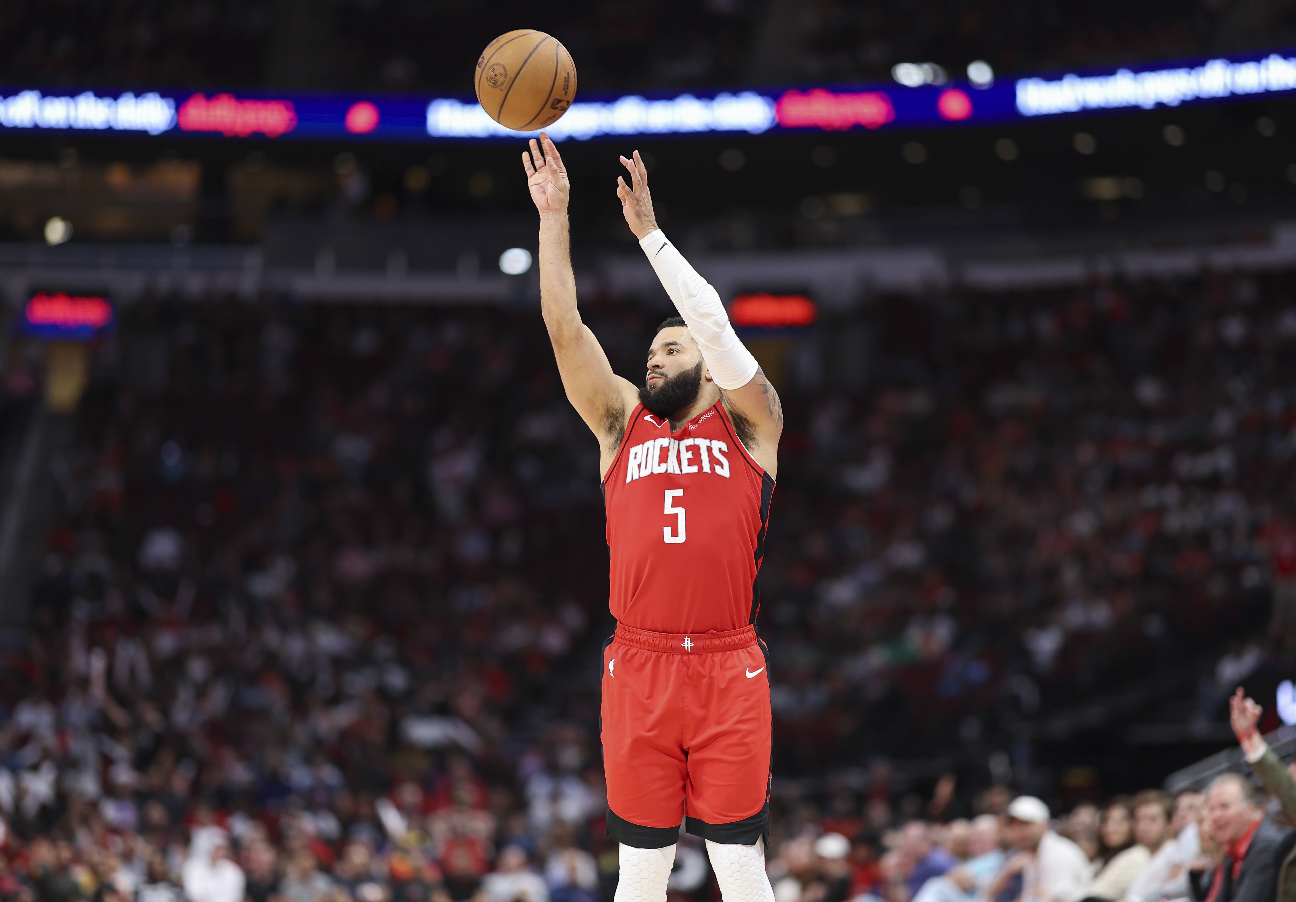 火箭队核心狂砍分,火箭轻松击败对手